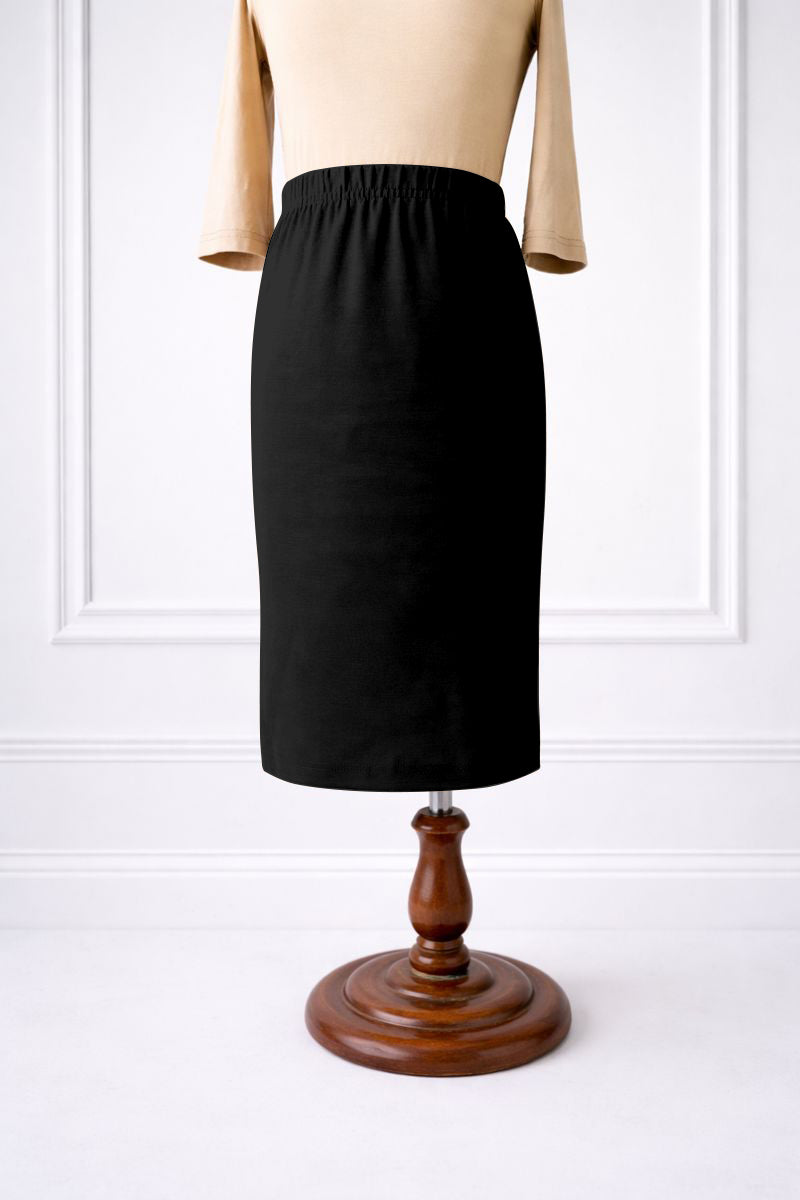 Our Nuggles® Girls' midi classic skirt in with elastic waistband and straight silhouette