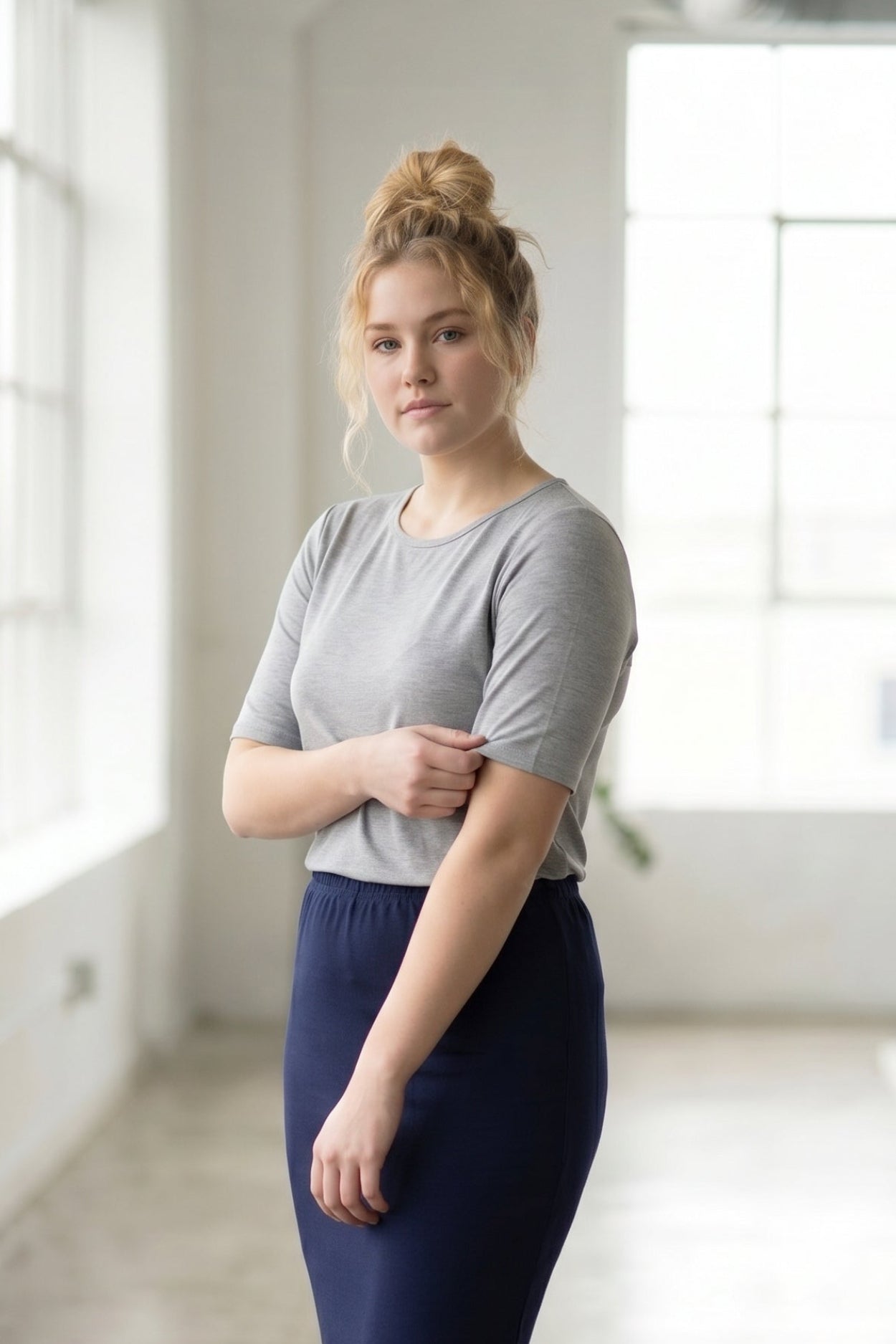 Model wearing Nuggles® Half Sleeve Essential Tee in Light Heather