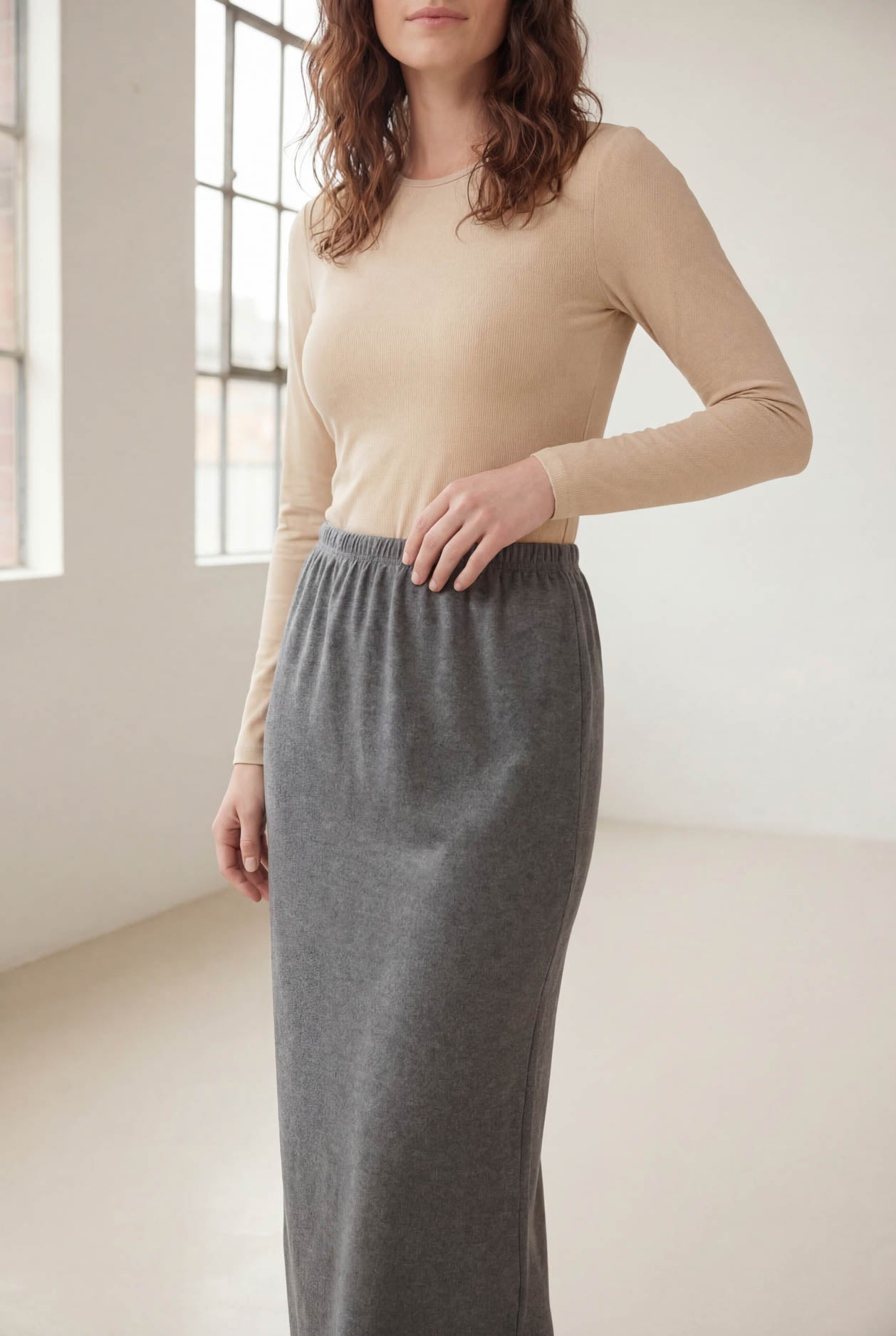 Model wearing Nuggles® 36" Classic Skirt in Heather Gray