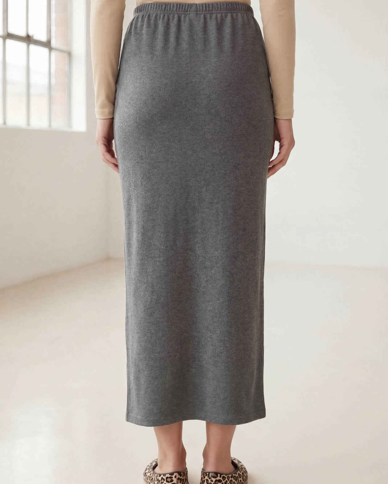 Model wearing Nuggles® 36" Classic Skirt in Heather Gray