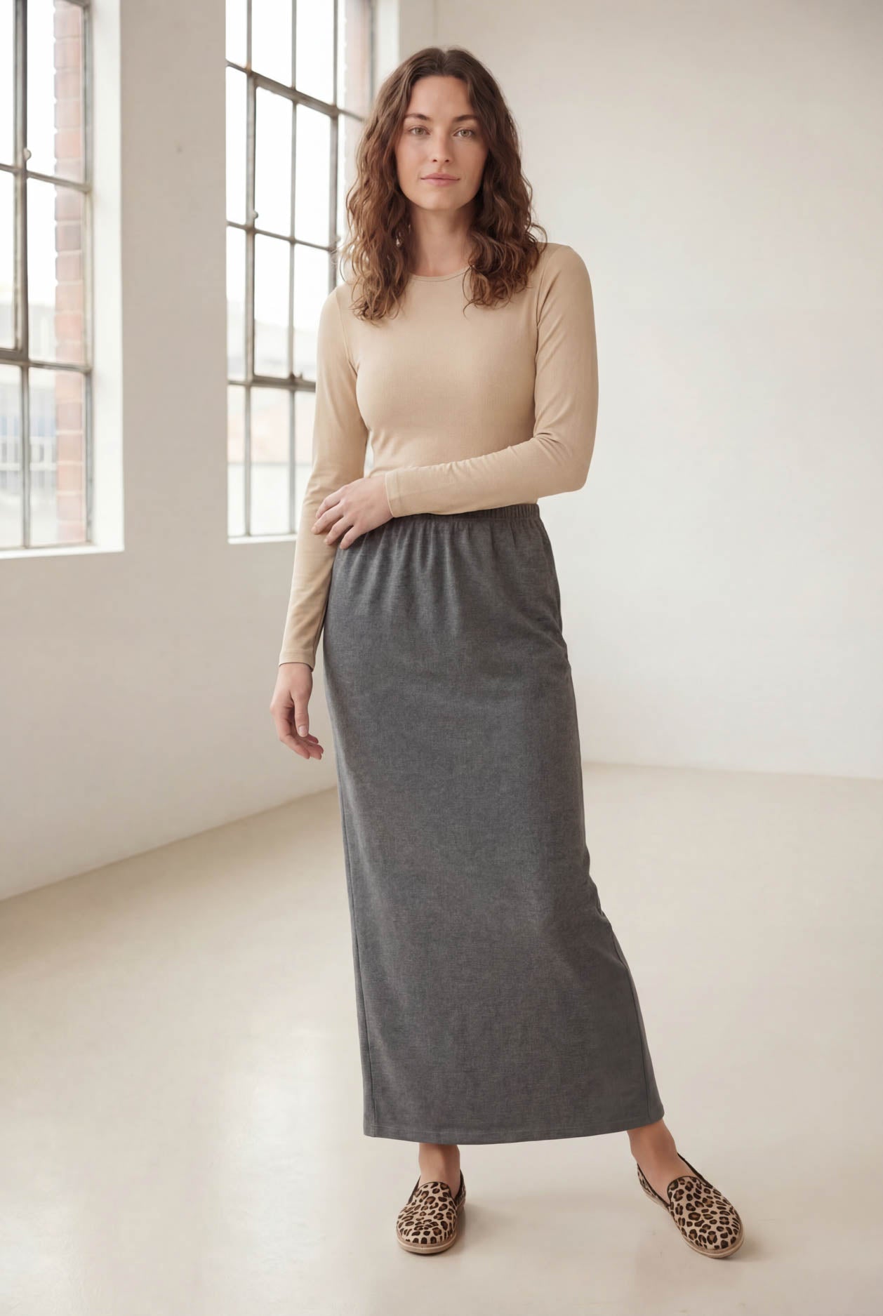 Model wearing Nuggles® 36" Classic Skirt in Heather Gray