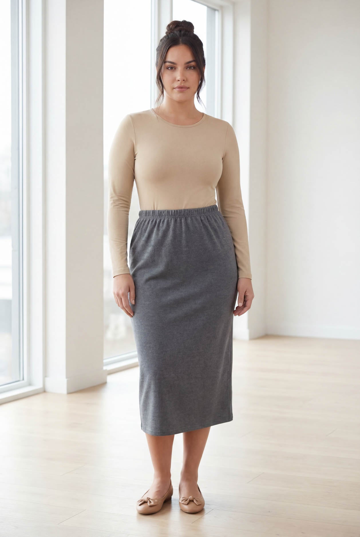 Model wearing Nuggles® 31" Classic Skirt in Heather Gray