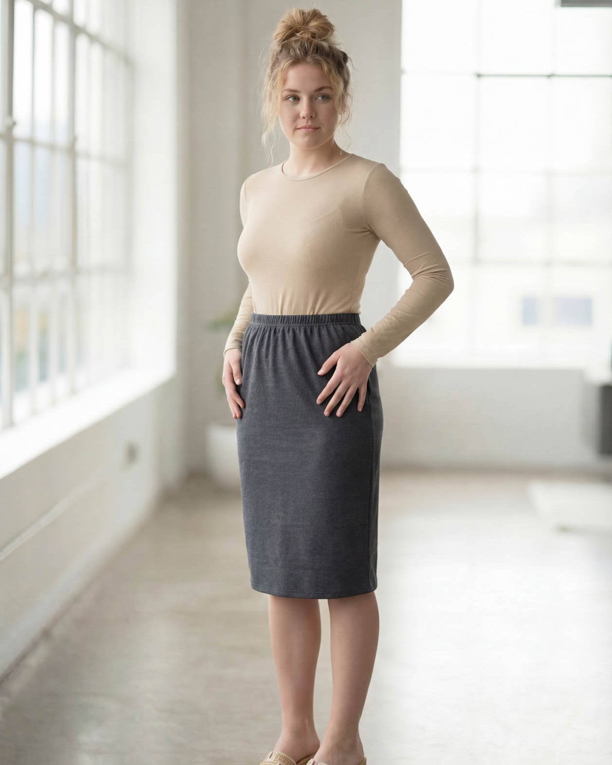 Nuggles® 25-inch classic skirt elastic waistband and straight silhouette