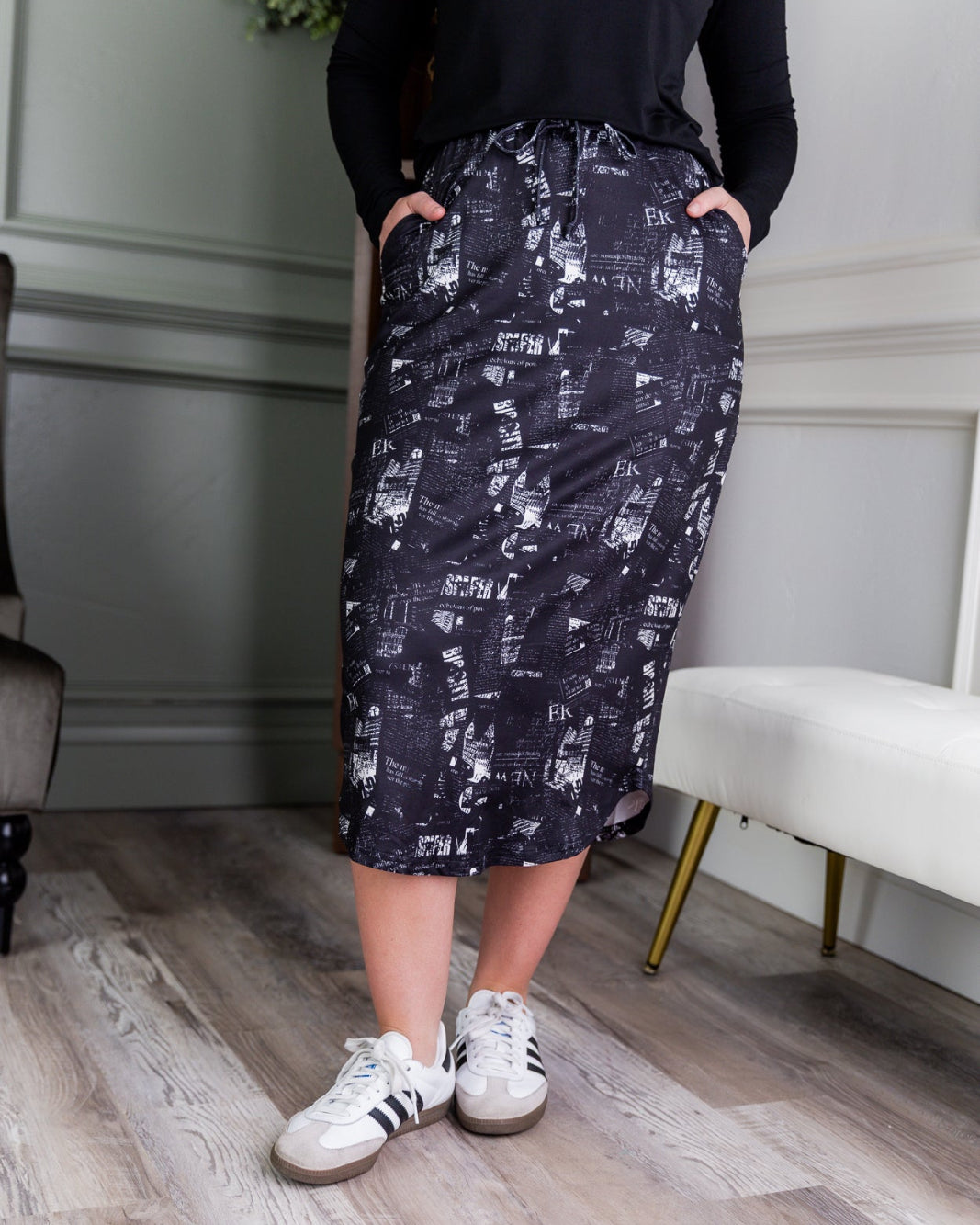 Model wearing Nuggles®3 1" Drawstring Skirt in Night in the City