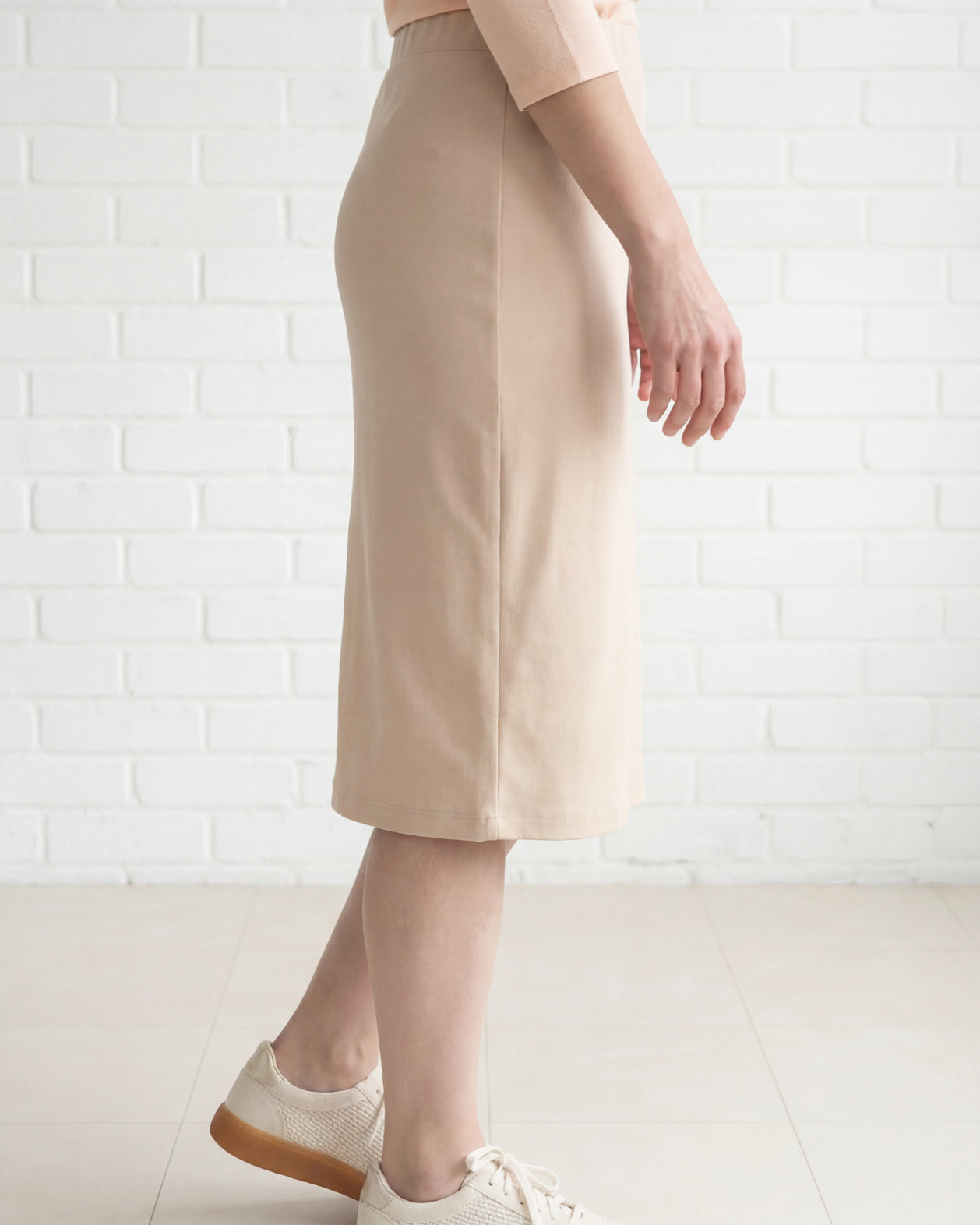 Model wearing Nuggles® 27" Relaxed Midi Skirt in Khaki