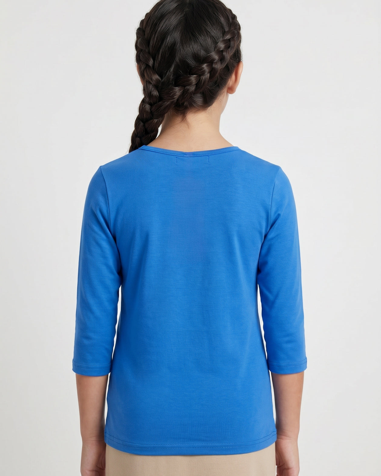Model wearing the Girls' Nuggles® Essential 3/4 Tee in Lapiz Blue