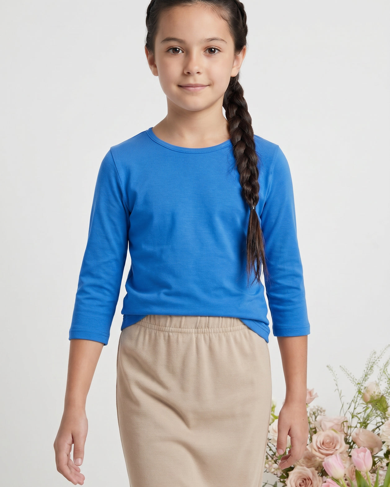 Model wearing the Girls' Nuggles® Essential 3/4 Tee in Lapiz Blue