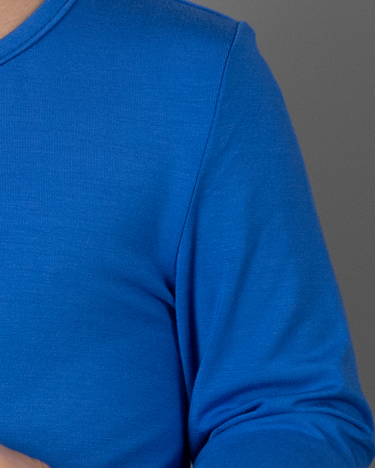 Model wearing the Girls' Nuggles® Essential 3/4 Tee in Lapiz Blue
