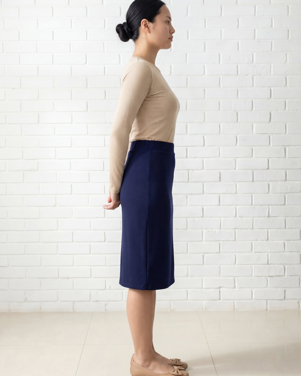 Model wearing Nuggles® 25" Relaxed Midi Skirt in Navy