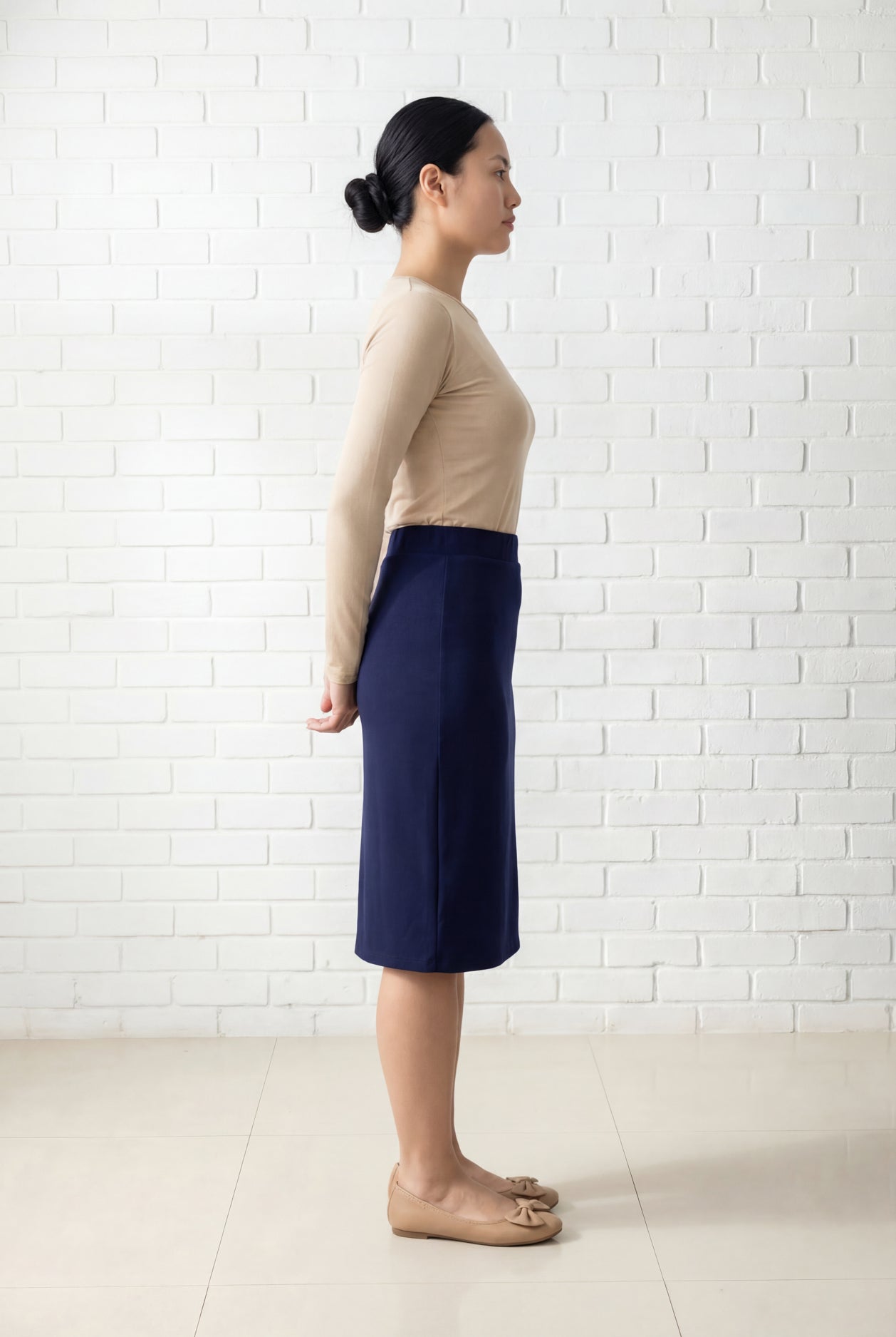 Model wearing Nuggles® 25" Relaxed Midi Skirt in Navy