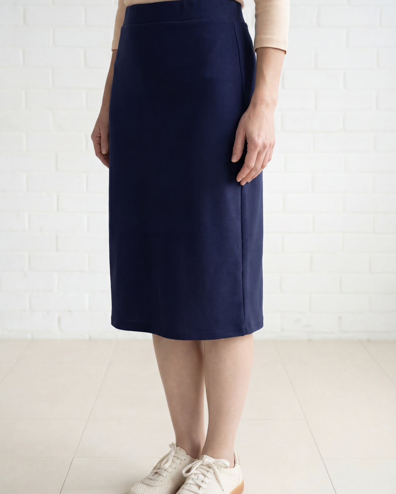 Model wearing Nuggles® 27" Relaxed Midi Skirt in Navy