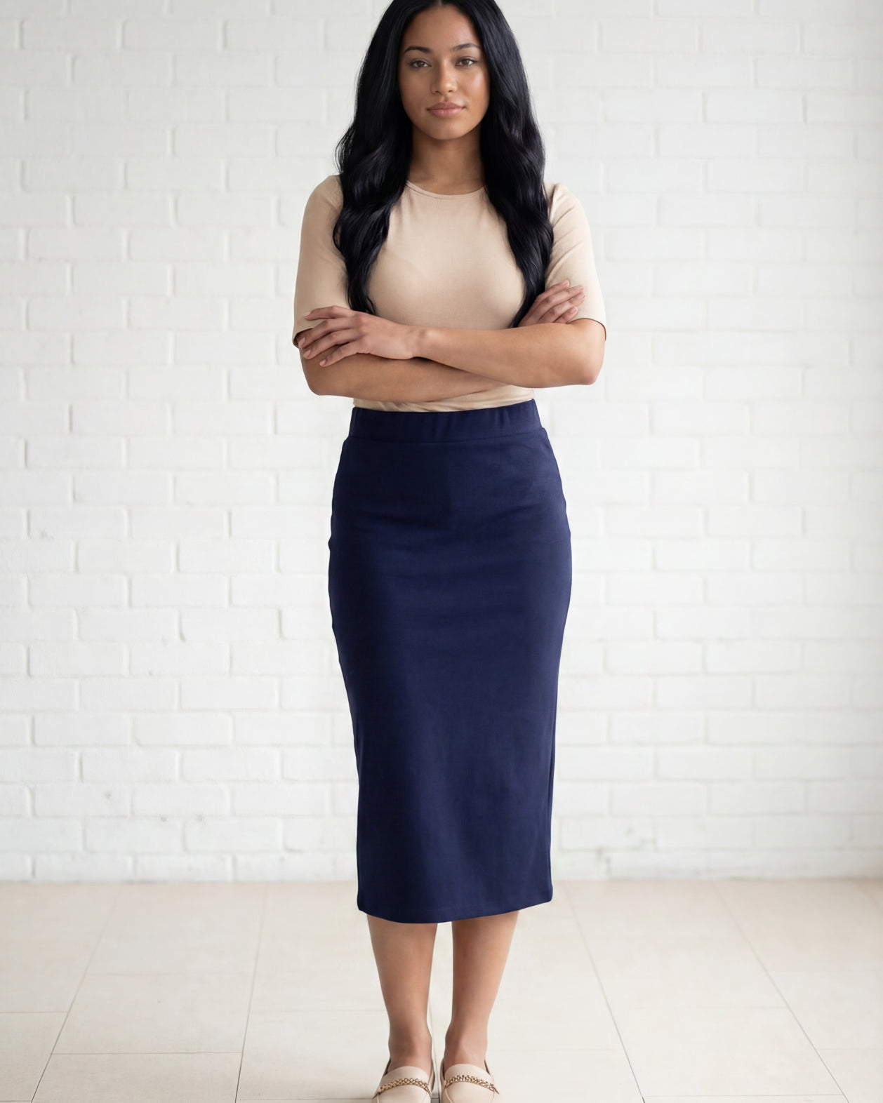 Model wearing Nuggles® 31" Relaxed Midi Skirt in Navy