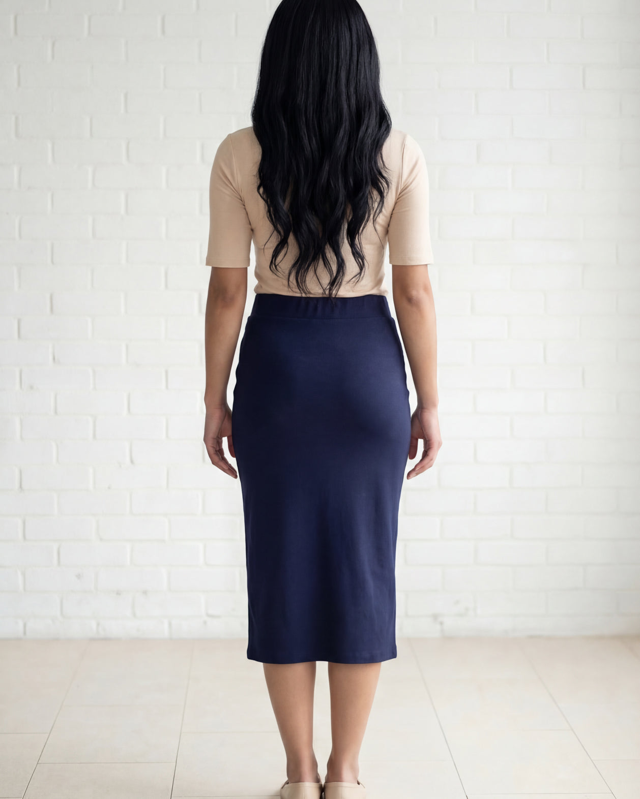 Model wearing Nuggles® 31" Relaxed Midi Skirt in Navy