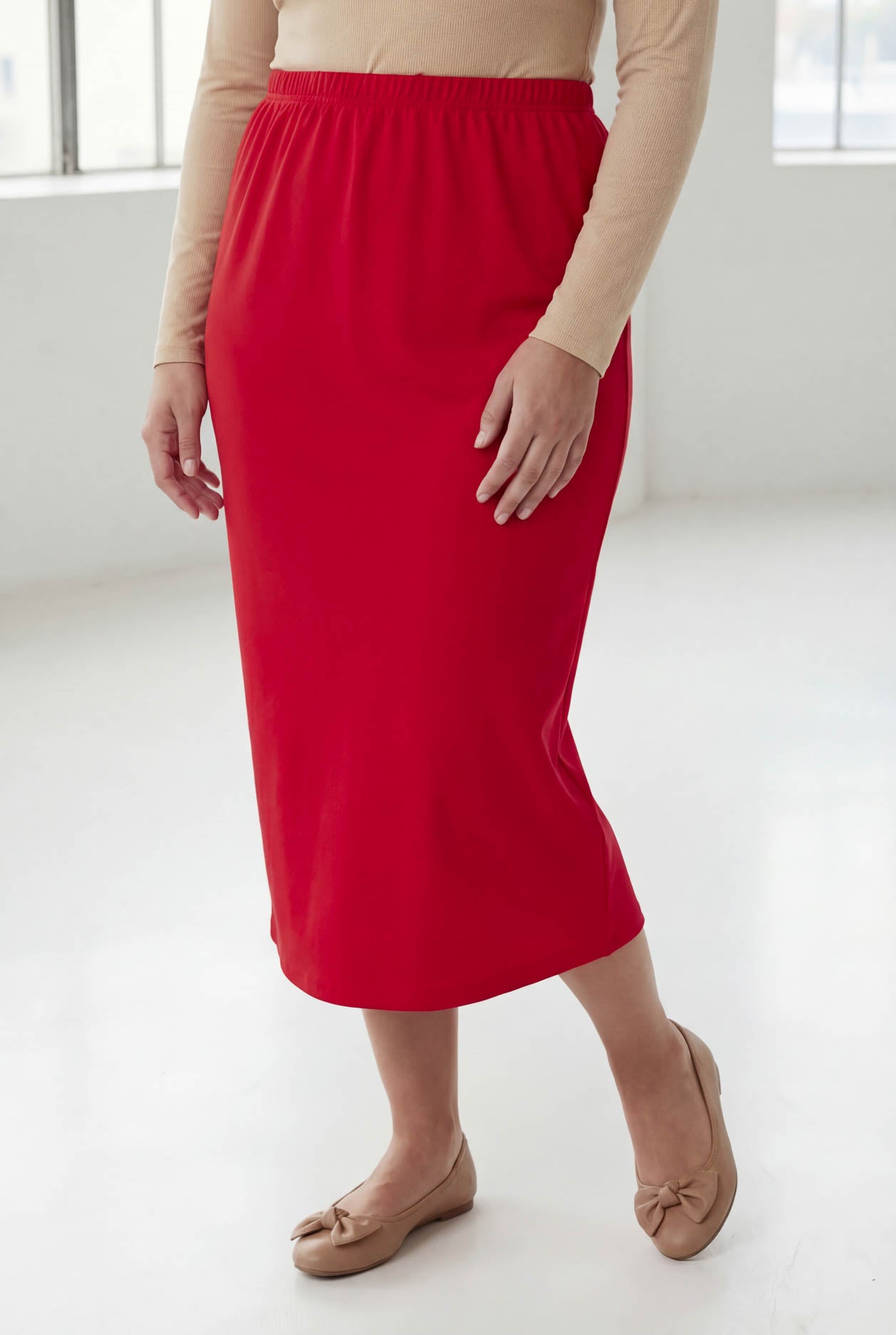 Model wearing Nuggles® 31" Classic Skirt in Red