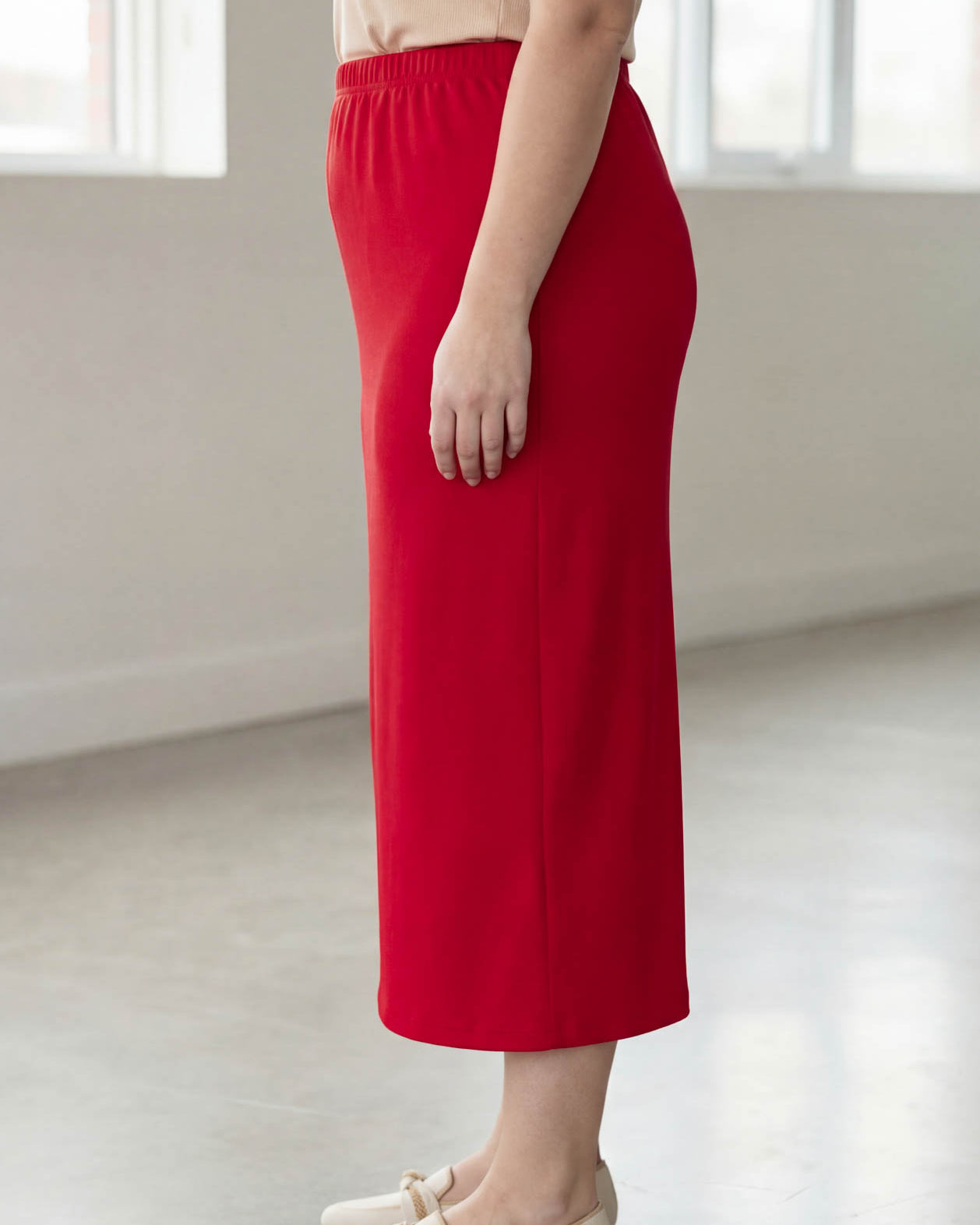 Model wearing Nuggles® 34" Classic Skirt in Red