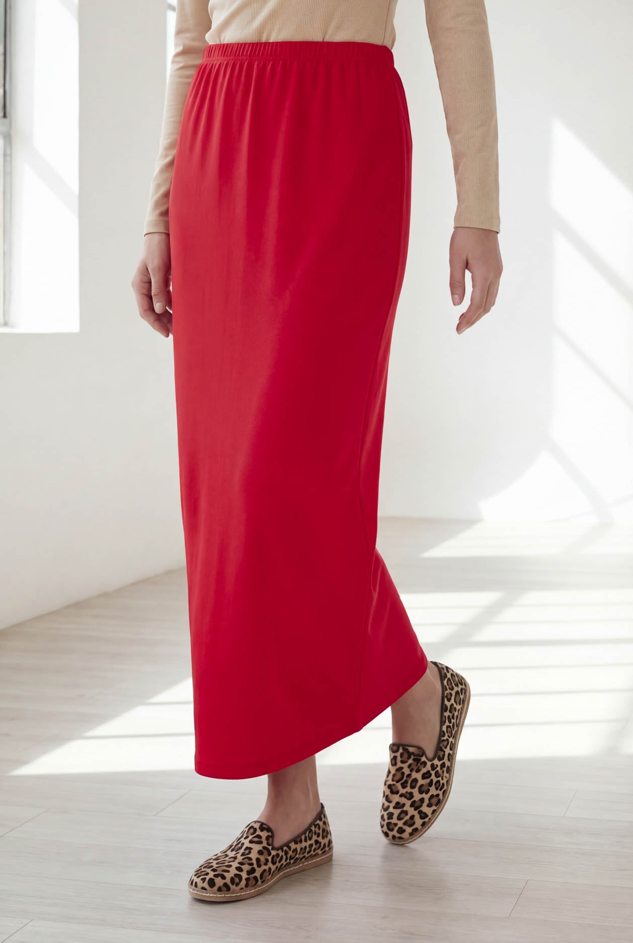 Model wearing Nuggles® 36" Classic Skirt in Red