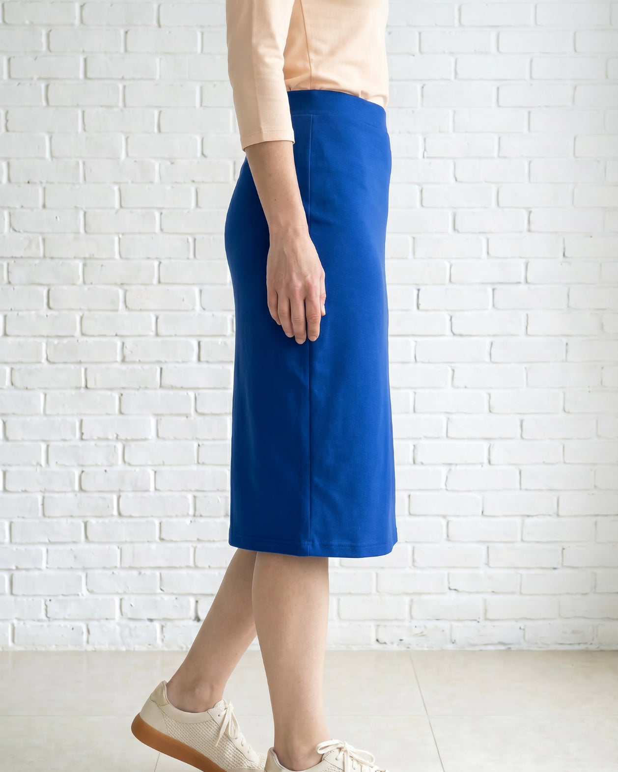 Model wearing Nuggles® 27" Relaxed Skirt in Royal Blue