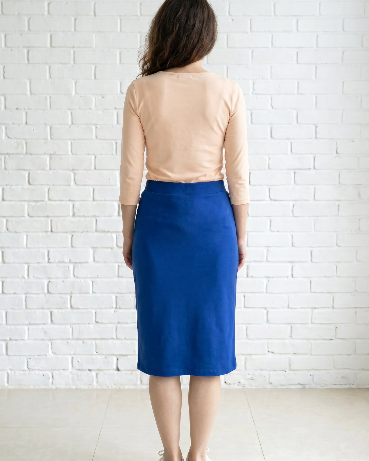 Model wearing Nuggles® 27" Relaxed Skirt in Royal Blue