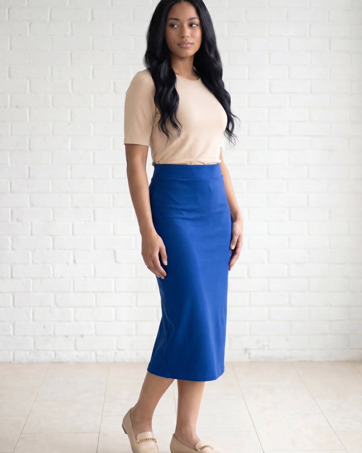 Model wearing Nuggles® 31" Relaxed Skirt in Royal Blue