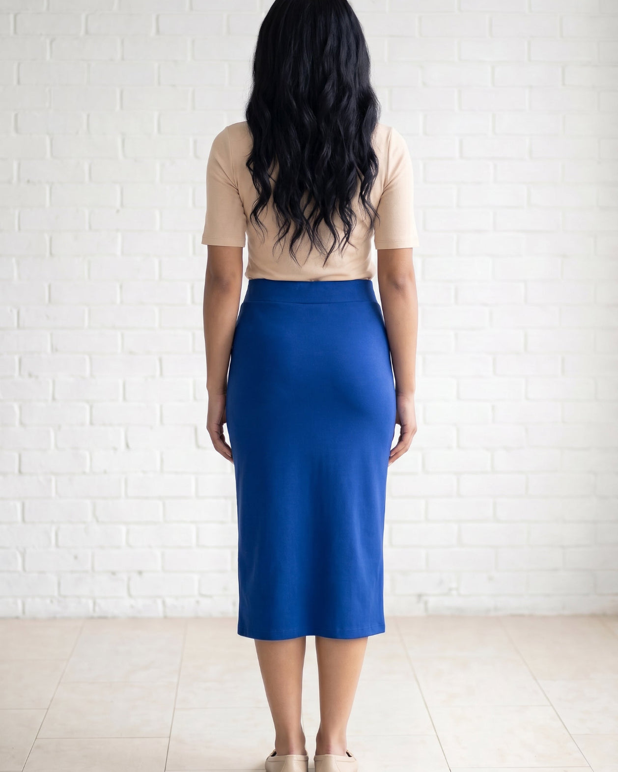 Model wearing Nuggles® 31" Relaxed Skirt in Royal Blue