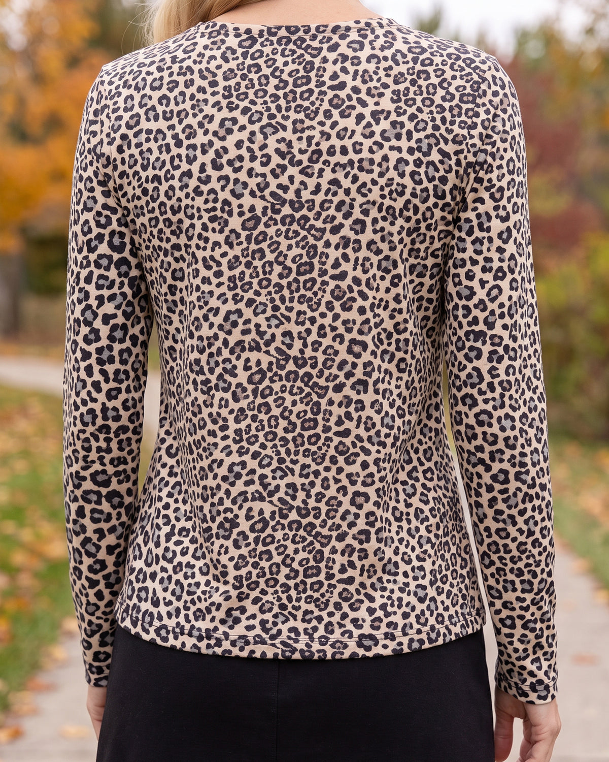 Model wearing Nuggles® Long Sleeve Essential Tee in Safari