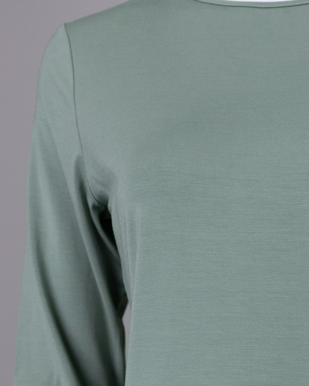 Model wearing Nuggles® 3/4 Essential Tee in Seafoam Green