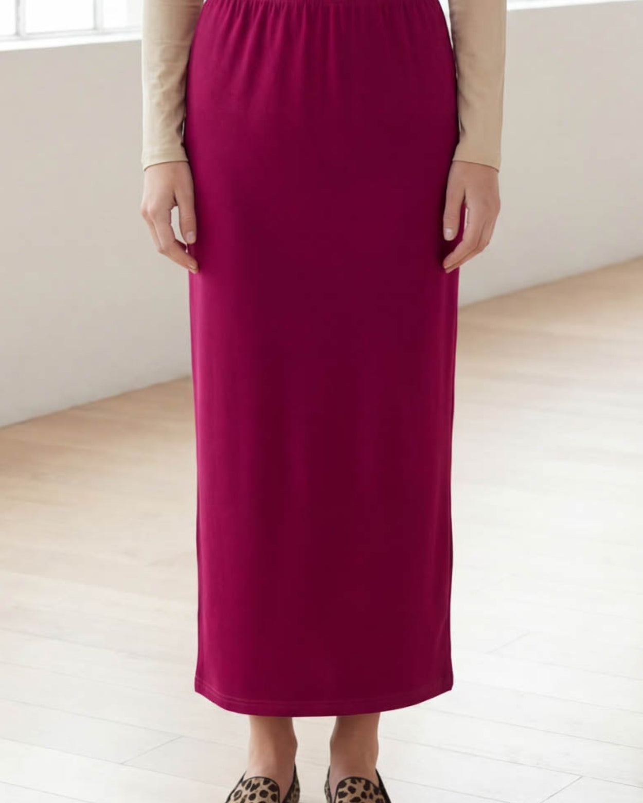 Model wearing Nuggles® 36" Classic Skirt in Wine