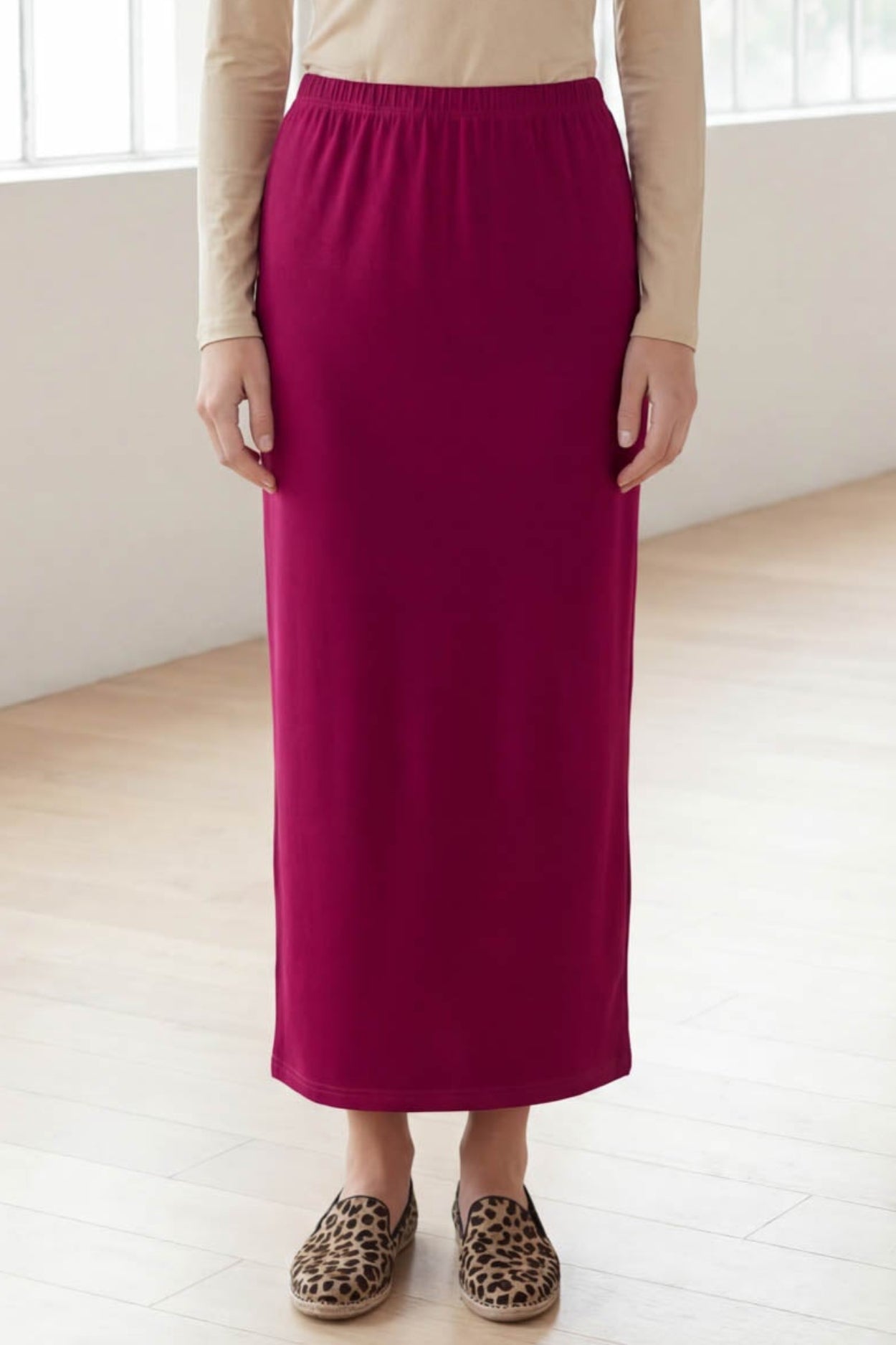 Model wearing Nuggles® 36" Classic Skirt in Wine