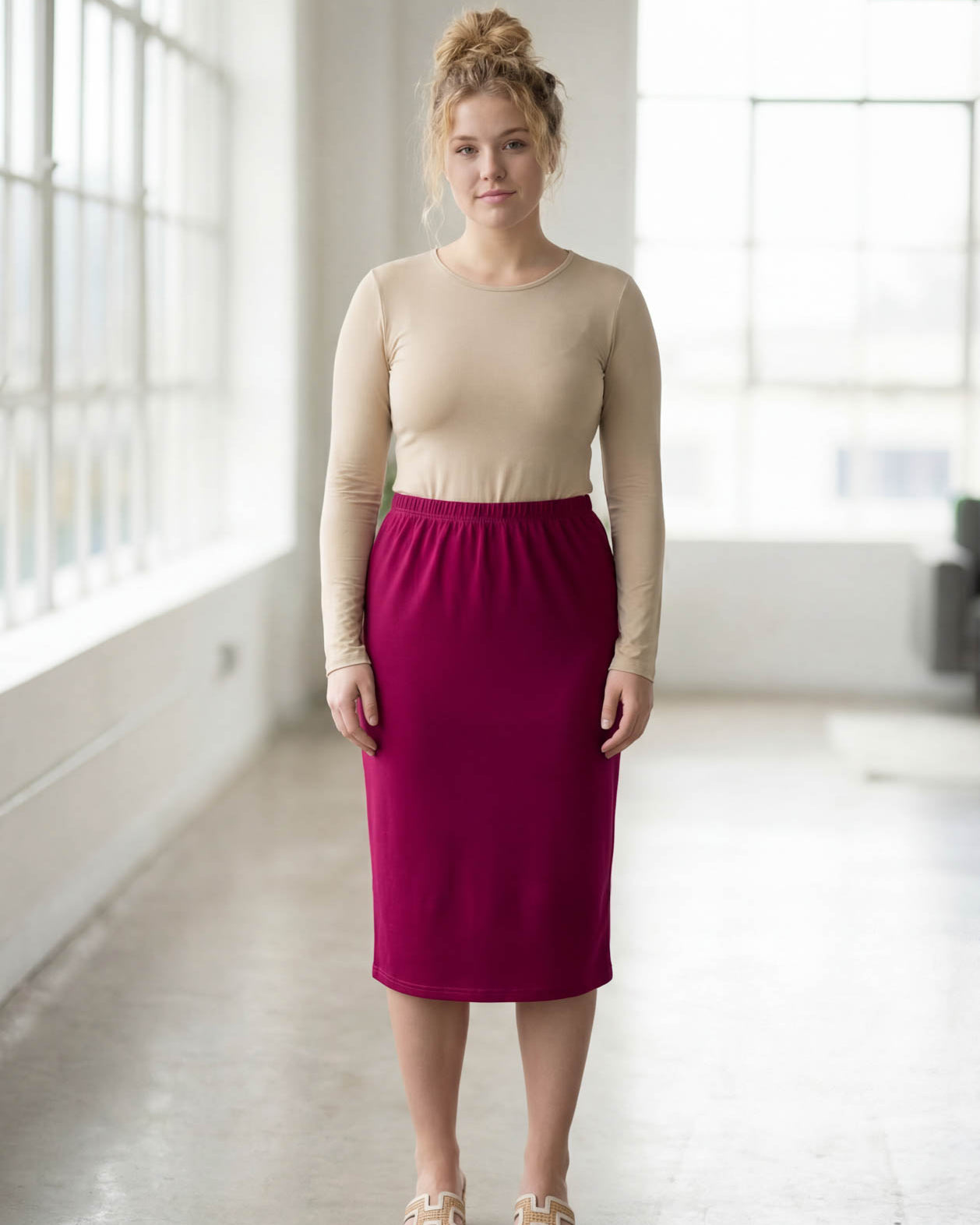 Model wearing Nuggles® 27" Classic Skirt in Wine
