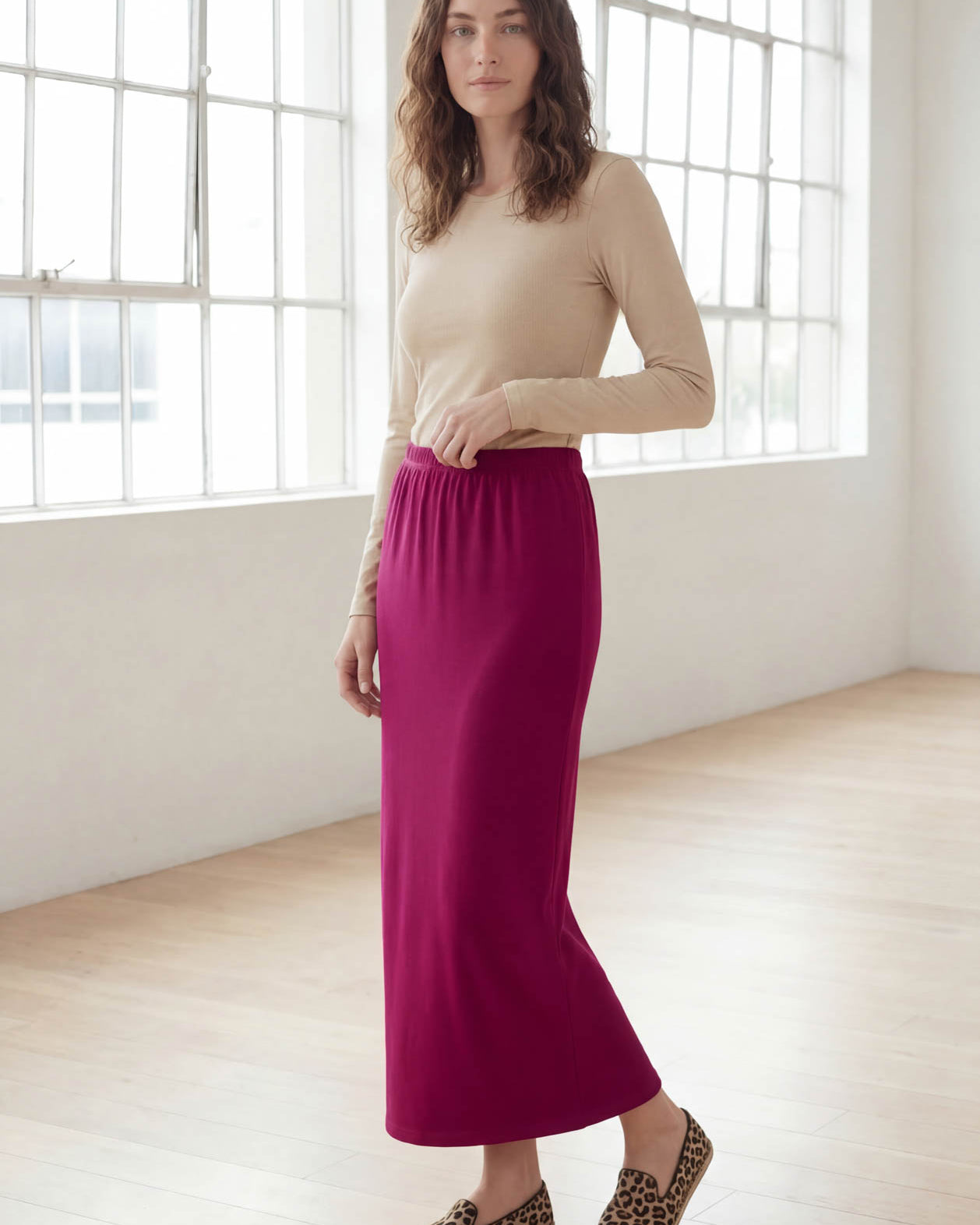Model wearing Nuggles® 36" Classic Skirt in Wine