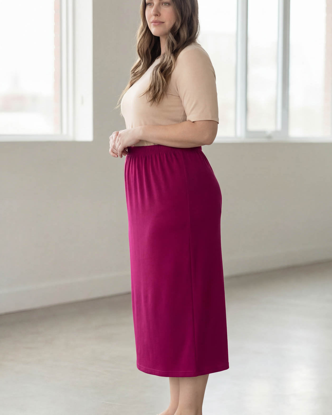 Model wearing Nuggles® 34" Classic Skirt in Wine