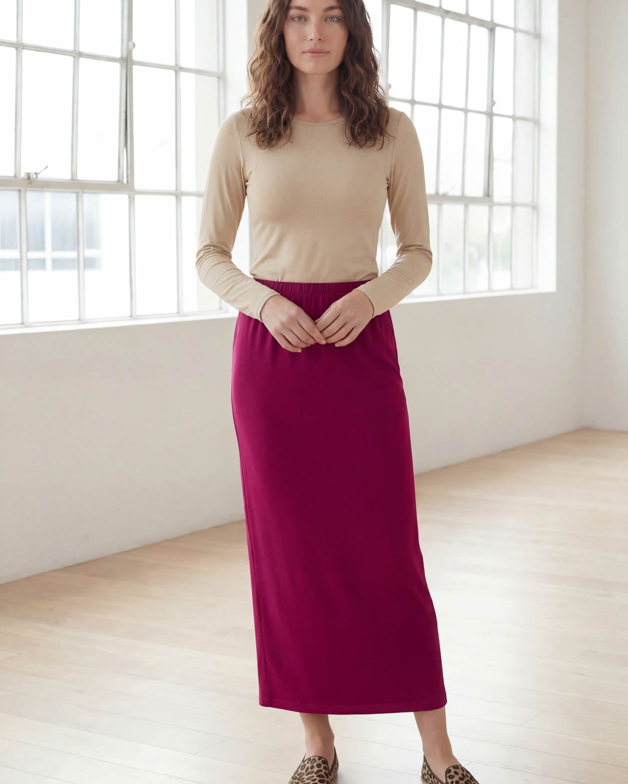 Model wearing Nuggles® 36" Classic Skirt in Wine