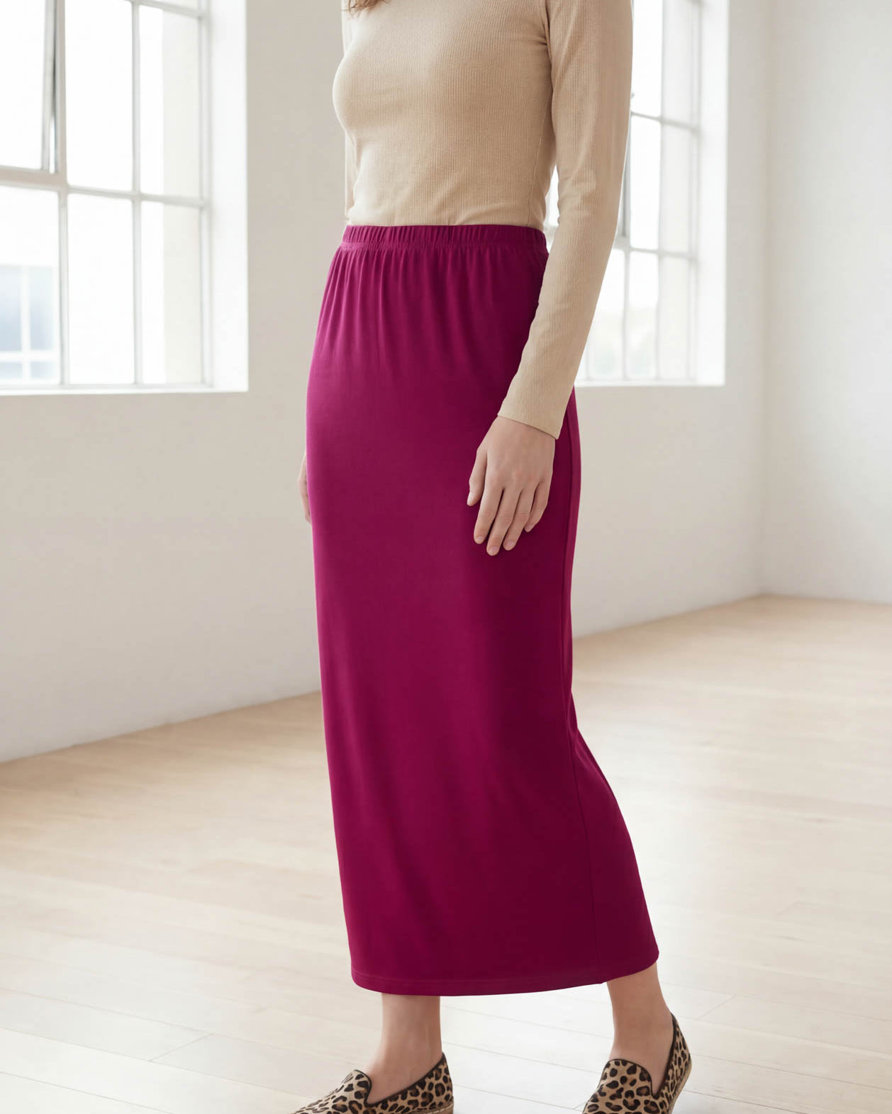 Model wearing Nuggles® 36" Classic Skirt in Wine
