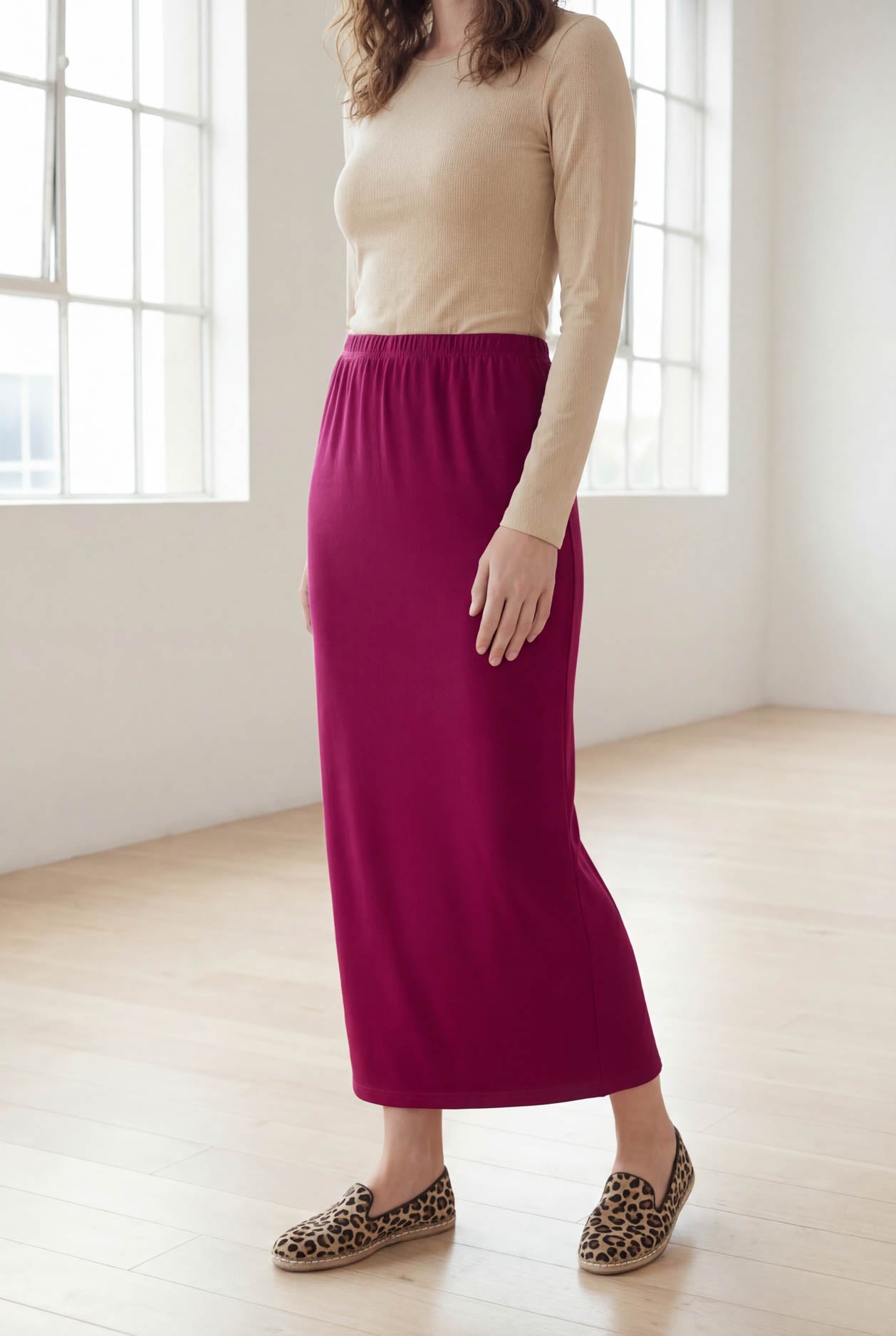 Model wearing Nuggles® 36" Classic Skirt in Wine