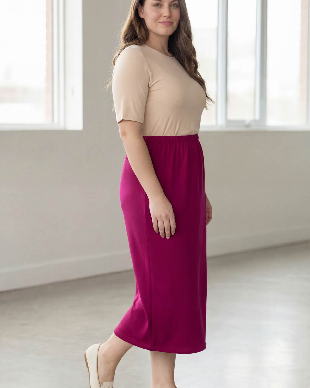 Model wearing Nuggles® 34" Classic Skirt in Wine