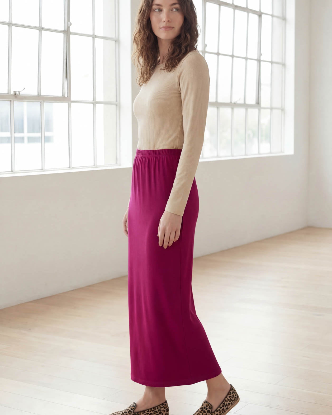 Model wearing Nuggles® 36" Classic Skirt in Wine