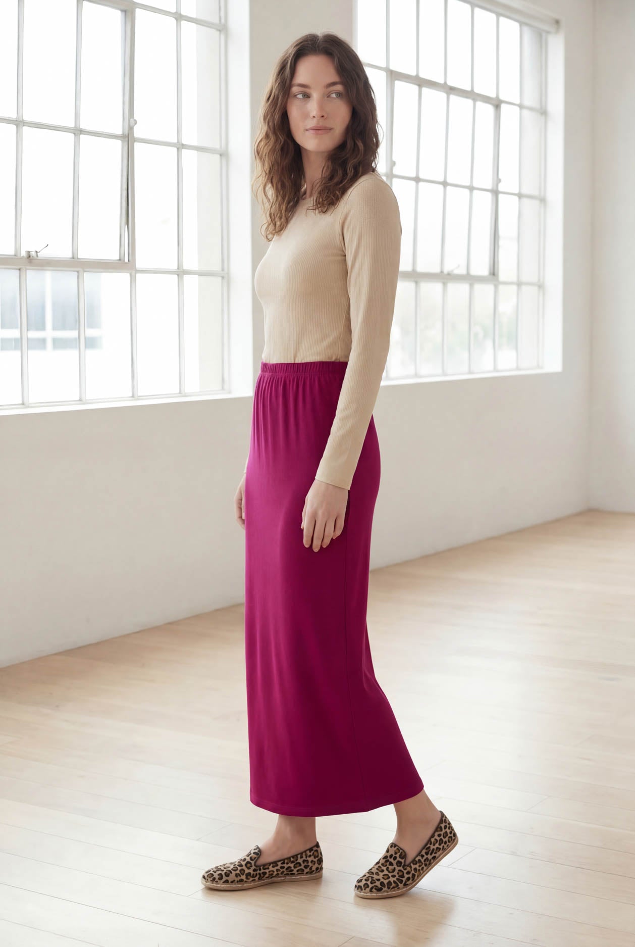 Model wearing Nuggles® 36" Classic Skirt in Wine