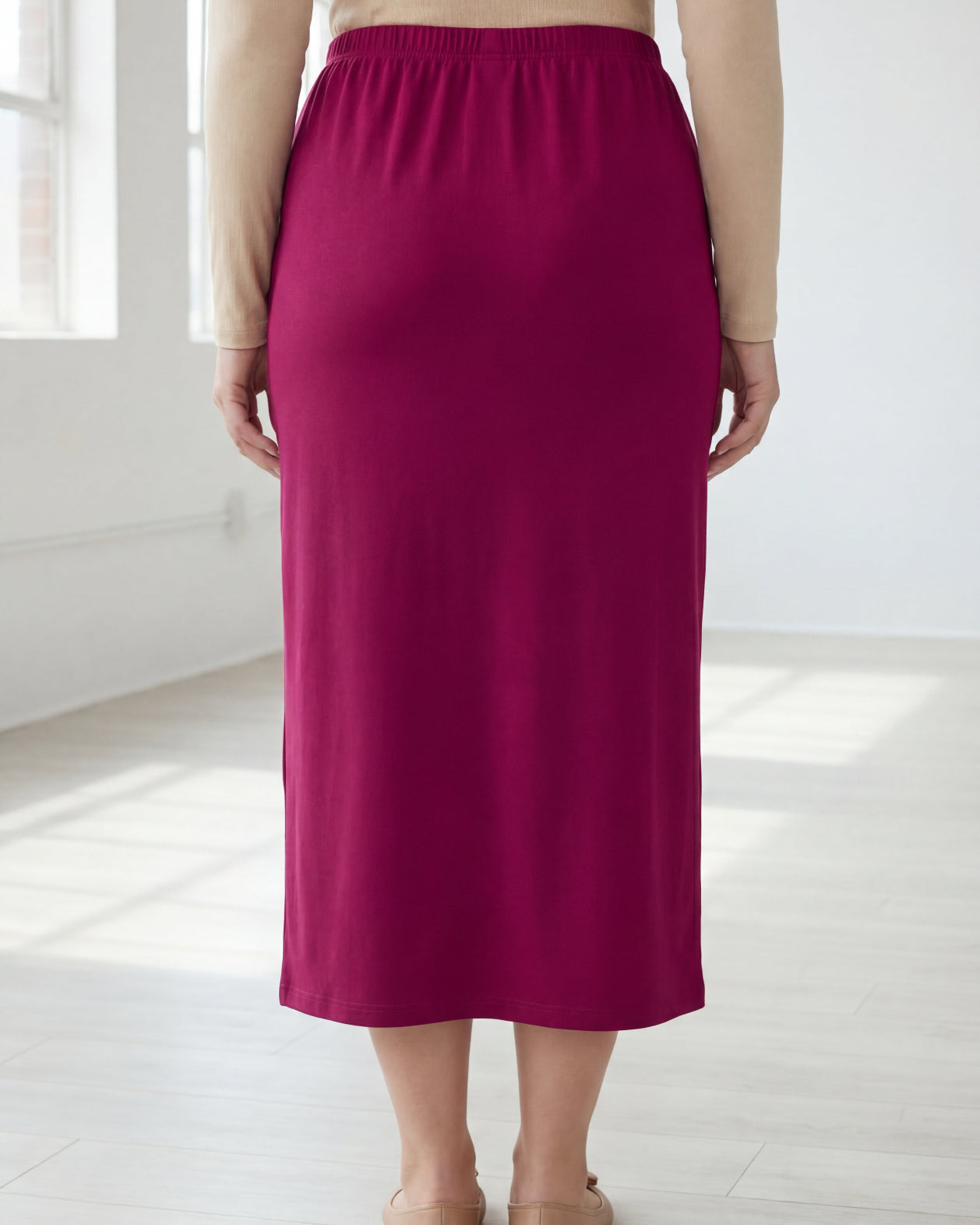 Model wearing Nuggles® 31" Classic Skirt in Wine