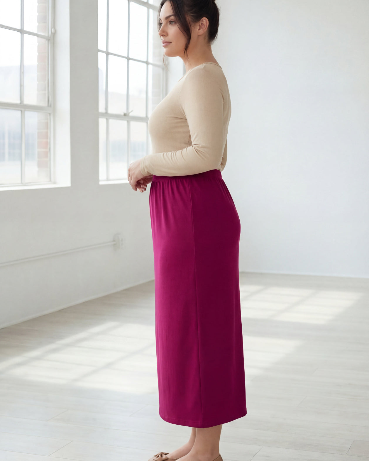 Model wearing Nuggles® 31" Classic Skirt in Wine