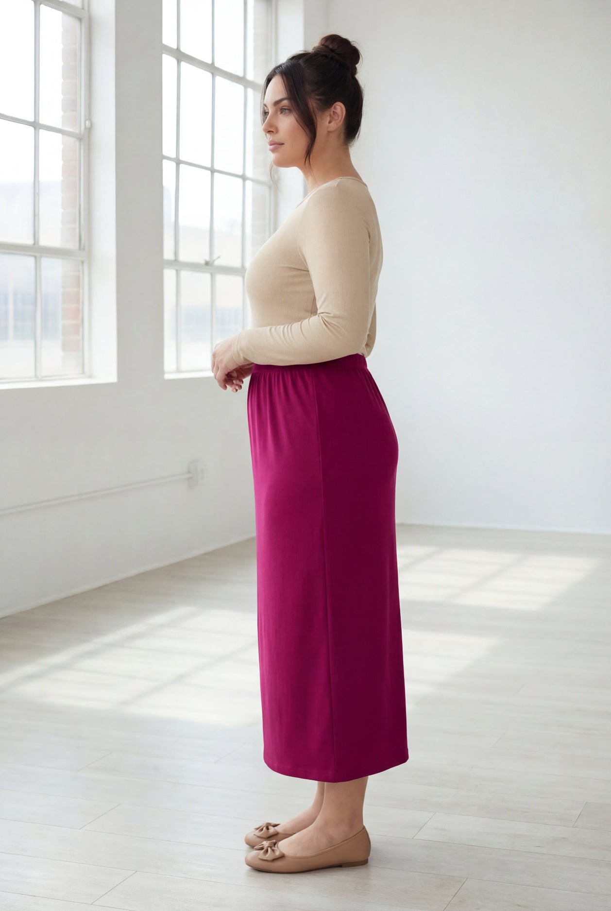 Model wearing Nuggles® 31" Classic Skirt in Wine