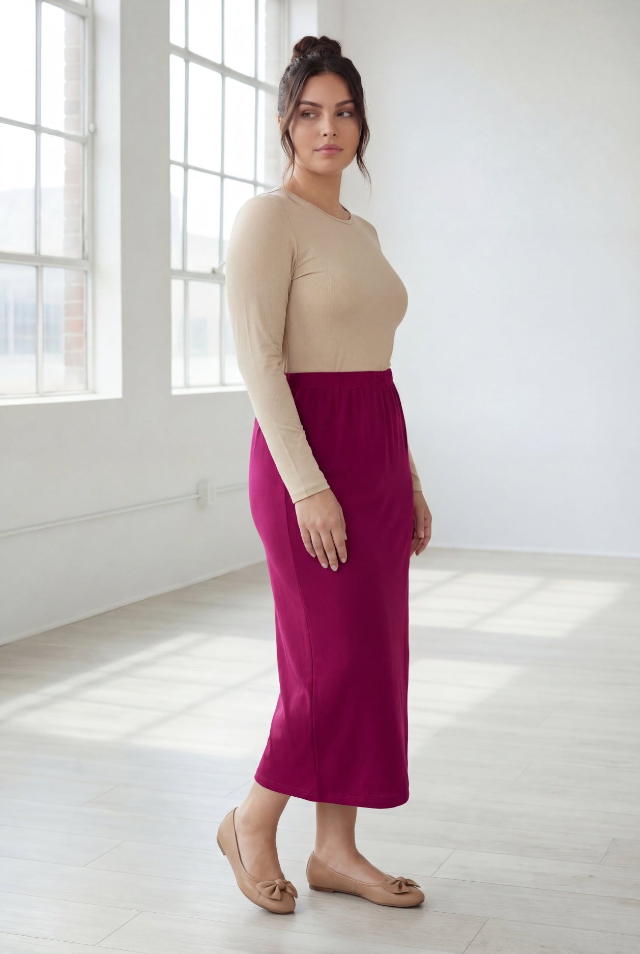 Model wearing Nuggles® 31" Classic Skirt in Wine