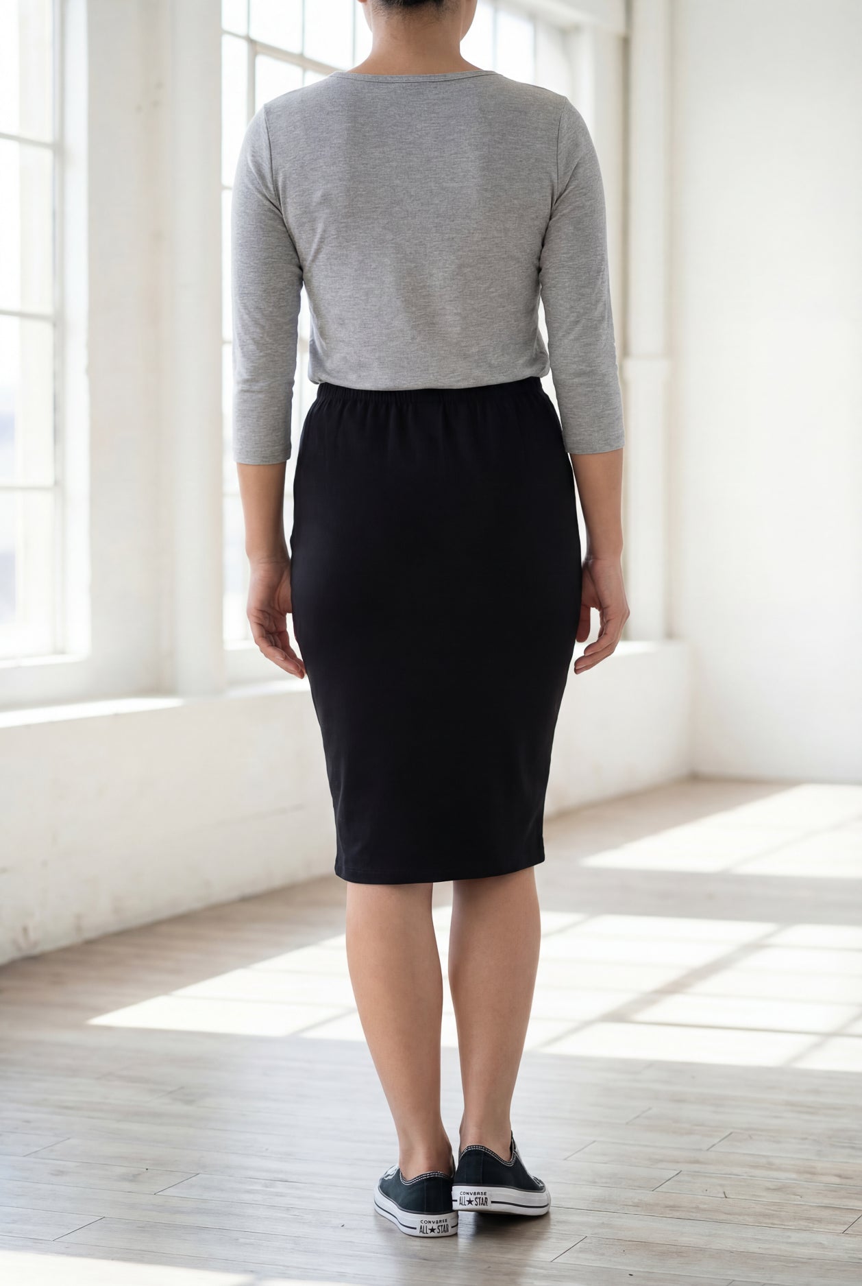 Nuggles® 25-inch classic skirt elastic waistband and straight silhouette