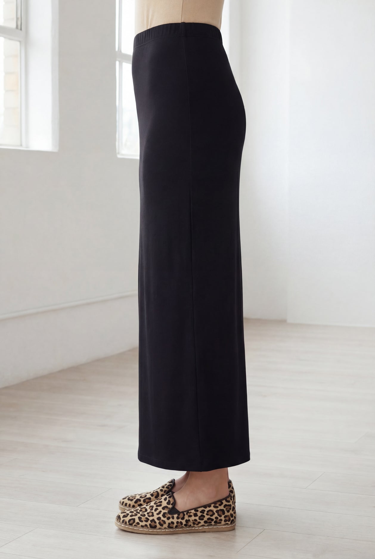 Model wearing Nuggles® 36" Classic Skirt in Black