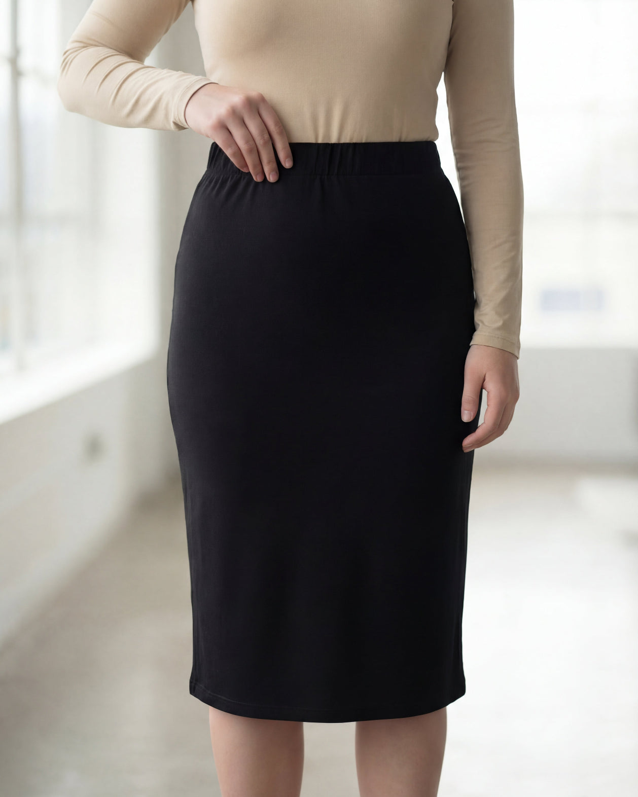 27" Lightweight Lined Pencil Skirt in Black nuggles-clothing