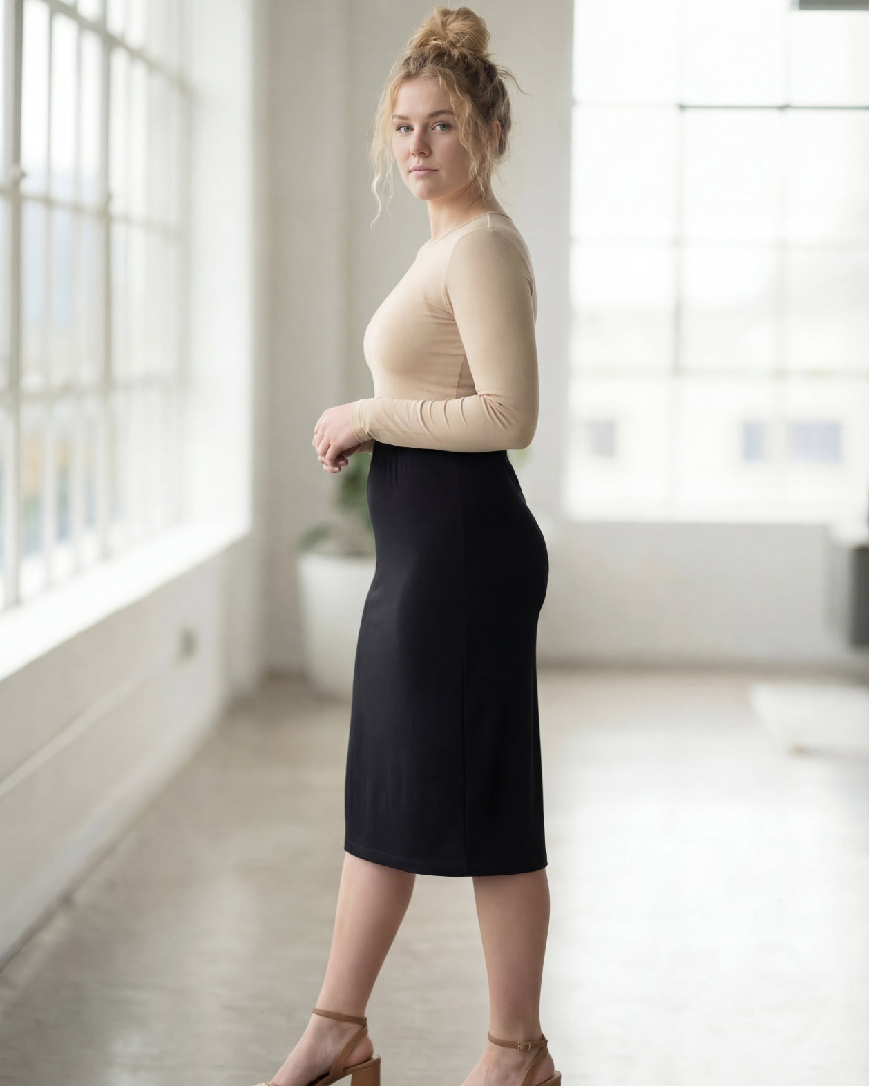 27" Lightweight Lined Pencil Skirt in Black nuggles-clothing