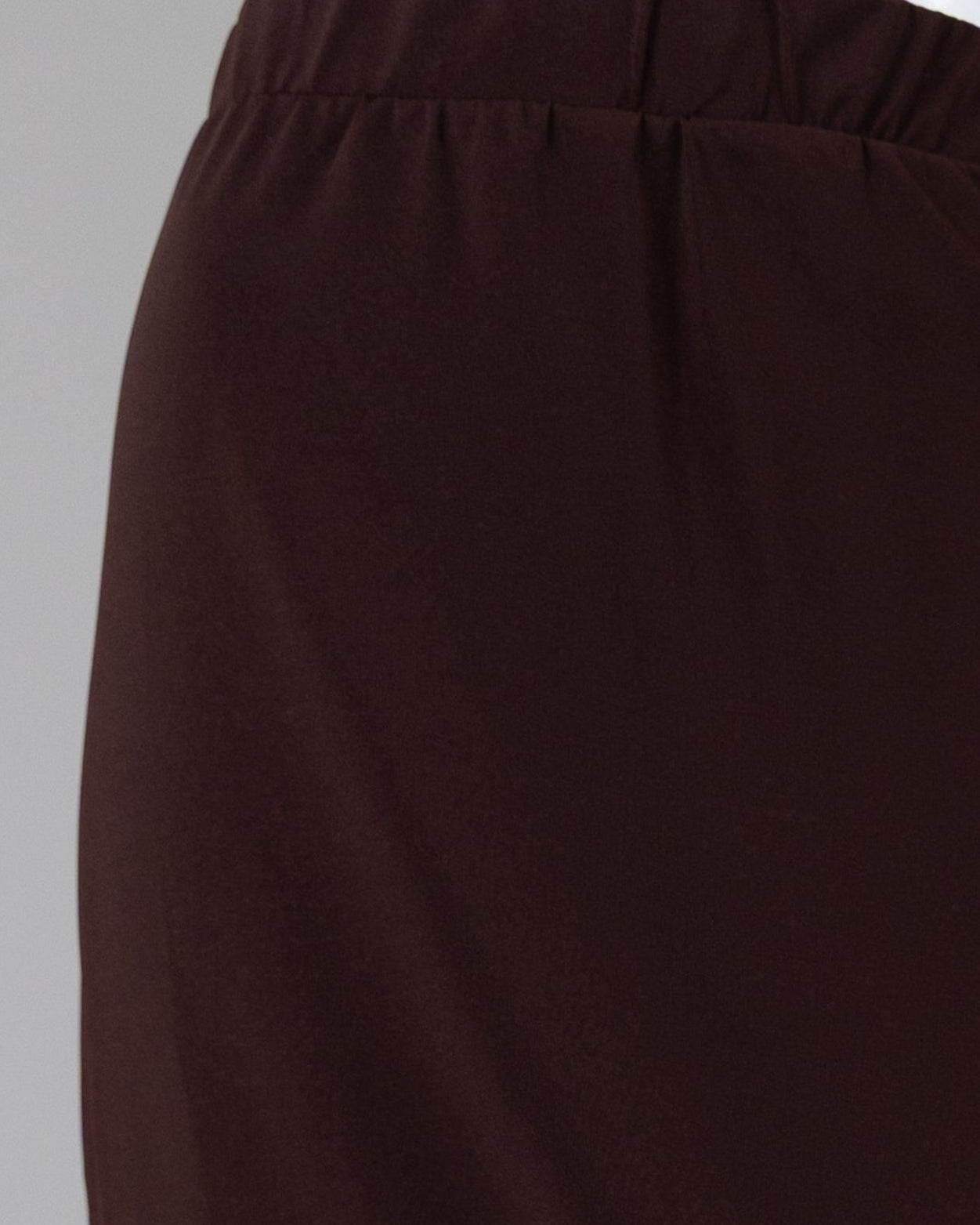 Model wearing Nuggles® 27" Lightweight Lined Pencil Skirt in Brown
