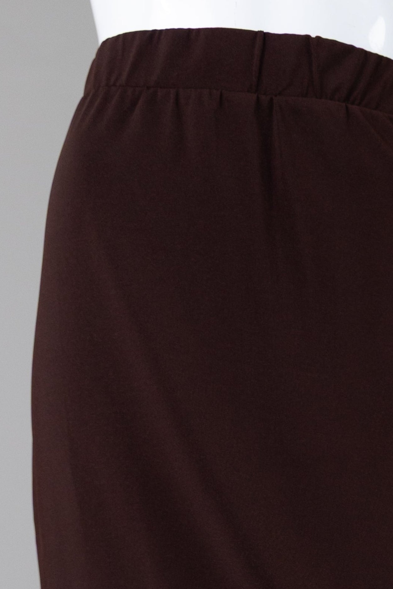 Model wearing Nuggles® 27" Lightweight Lined Pencil Skirt in Brown