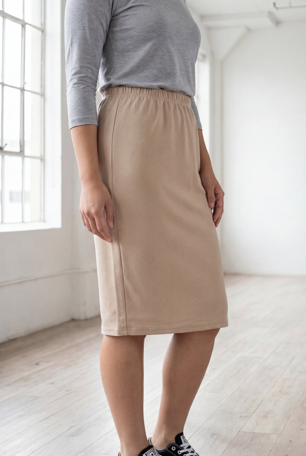 Nuggles® 25-inch classic skirt elastic waistband and straight silhouette