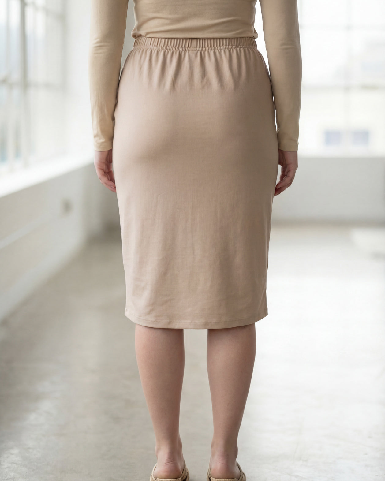 Model wearing Nuggles® 27" Classic Skirt in Khaki
