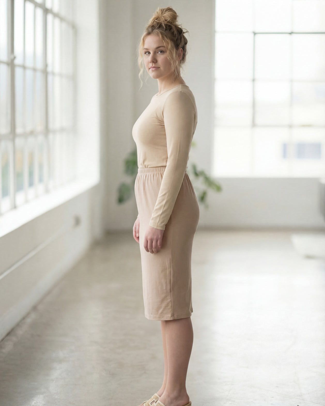 Model wearing Nuggles® 27" Classic Skirt in Khaki